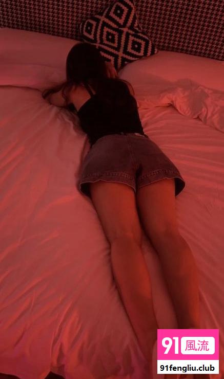 长腿服务型少妇